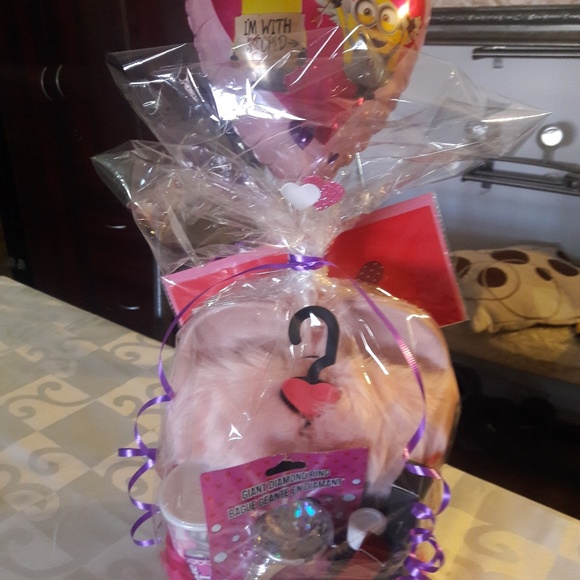 Valentine's Day Gift Basket - Picture 4 of 8